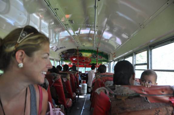 Viagem de ônibus entre Portobelo e Colón, no Panamá